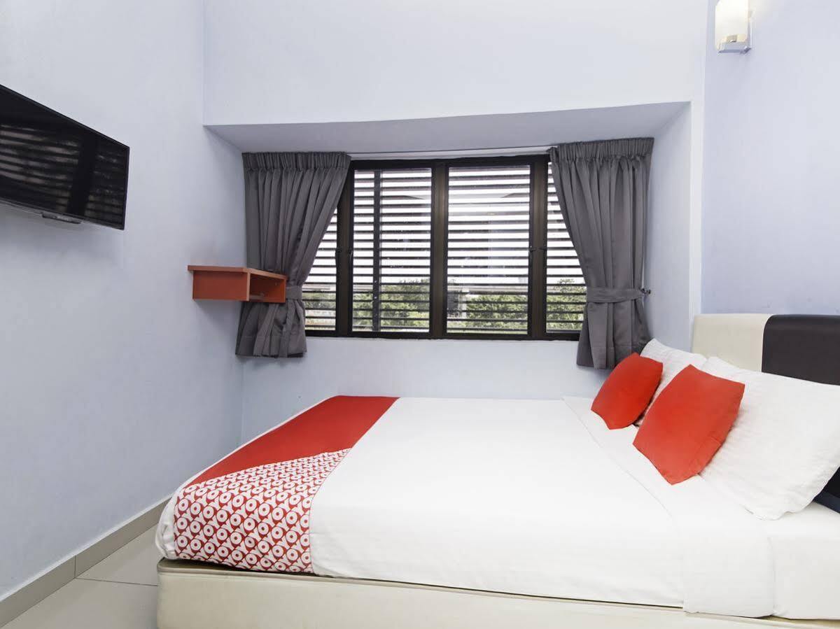 Oyo 220 Hotel Sri Maluri Kuala Lumpur Ngoại thất bức ảnh